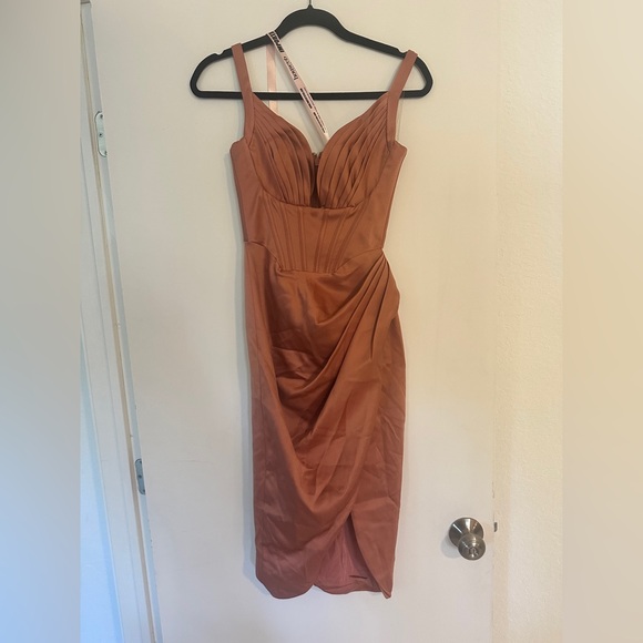 House of CB FAYE
Rose Satin Pleated Midi Dress size XS new without tags - Picture 5 of 8